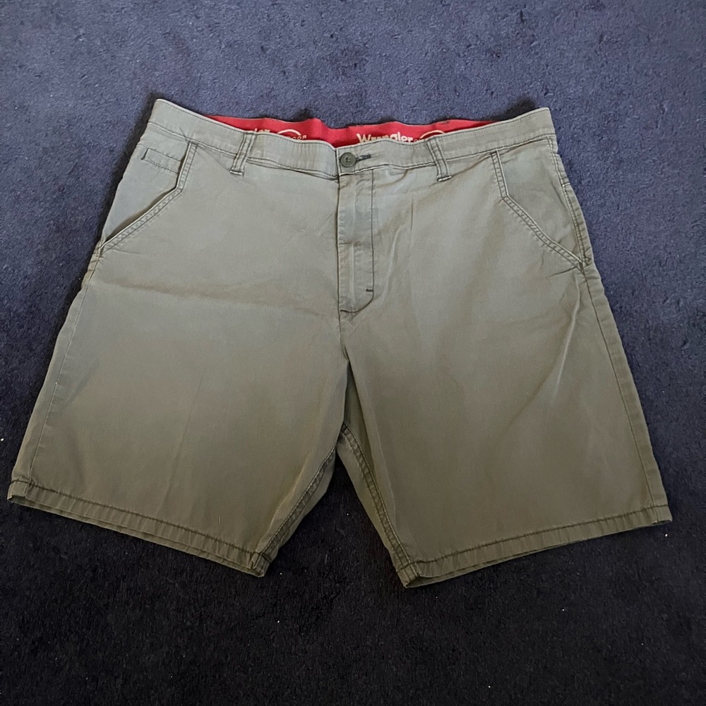 Men’s Wrangler Gray Shorts -Size 38